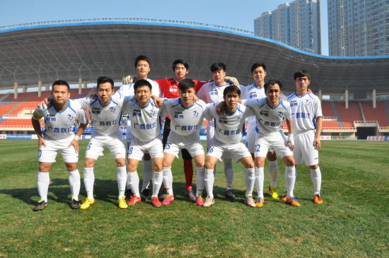 CBA：上海男篮险胜青岛