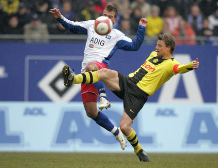 未来游戏市场呈现双轨并行格局