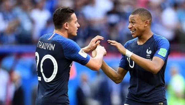 [中超]萨尔瓦多外脚背送挑传 李嗣镕头球破门