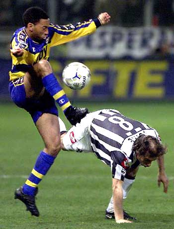 官方：马杜埃凯世界波当选阿森纳最佳进球